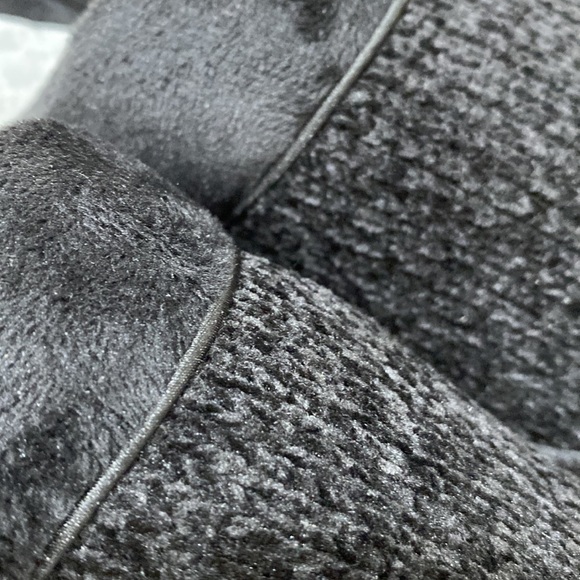 NWT. Dearfoam, women’s size 11-12, slippers. - Picture 6 of 10